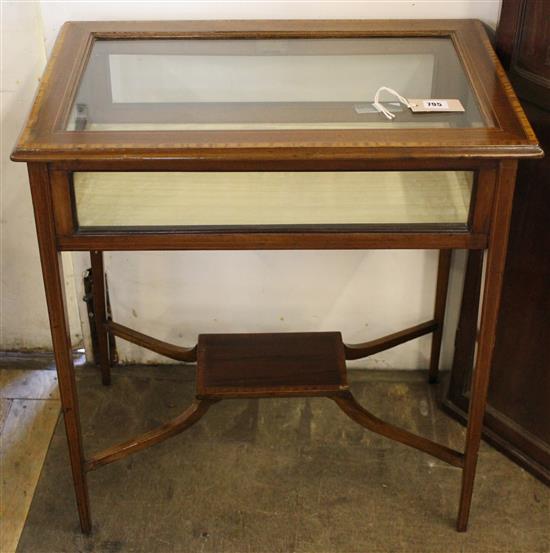 Edwardian mahogany bijouterie table